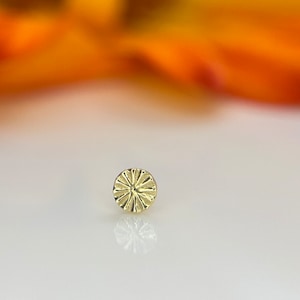 Disco estriado de 3 mm de Neometal, joyería sin rosca en oro amarillo de 18 quilates, perfecto para hélice, fosa nasal, caracola, lóbulo, plano y más
