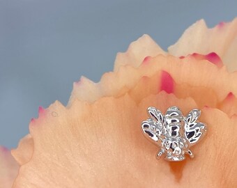 JUNIPURR Mini Bee 14kt White Gold for Helix, Flat, Lobe, Nostril, Forward Helix piercings and more