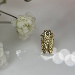 Cicada - 14k Yellow Gold from Body Gems suitable for Flat, Conch, Nostril, Tragus & Helix piercings - Threadless