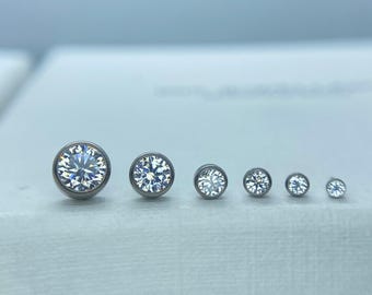 NeoMetal Titanium Bezel Set Clear cz Threadless Jewelry, perfect for Helix, Nostril, Conch, Lobe, Flat & More