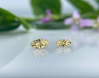 トリプレット イエローシェル ロゼンジカービングイヤリング JUNIPURR Laser Marquise 14kt Yellow Gold for Helix, Nostril