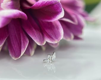 Buddha Jewelry Organics製 14金ホワイトゴールド＆スワロフスキー、ヘリックス、フラット、ローブ、フォワードヘリックスピアス用