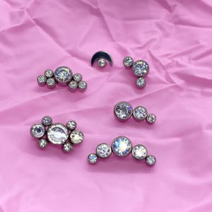 クリスタル チタン エンド、内ネジ 1.2 mm、クラスター、ムーン - トラガス、ヘリックス、コンク、フラット ピアスなどに。