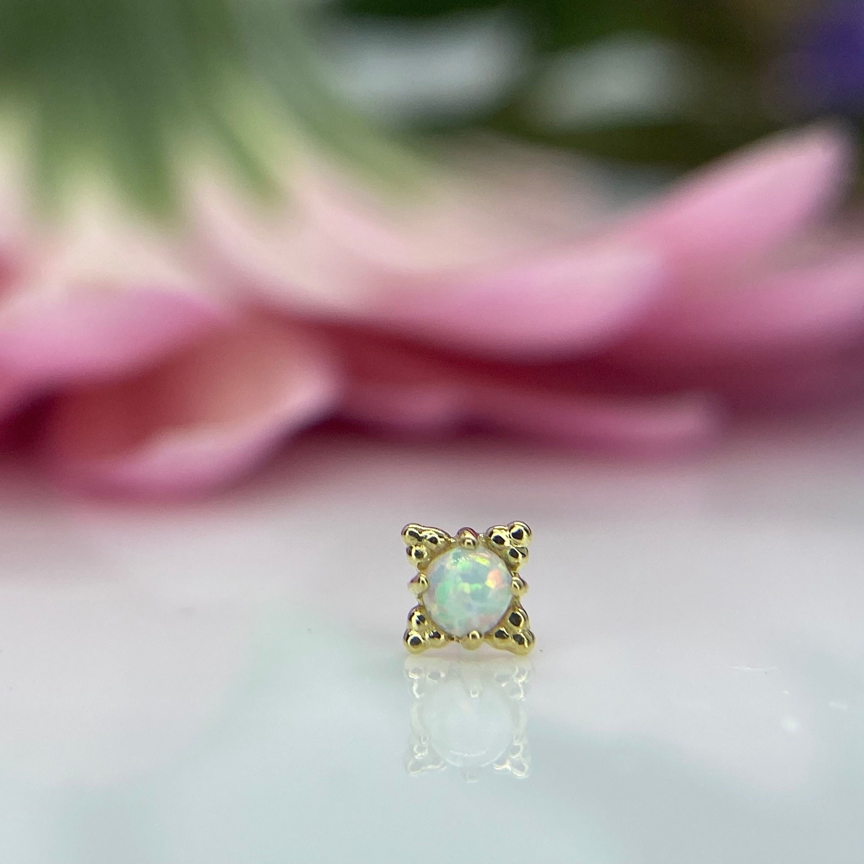 Anatometal Zia 18K Gelbgold mit weißem Opal, fadenloser Schmuck, perfekt für Helix, Muschel, Lobe, Wohnung und mehr