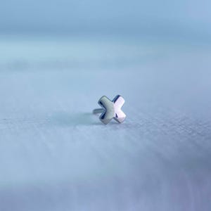 X Cross NeoMetal Titan Threadless Schmuck, perfekt für Helix, Nostril, Conch, Lobe, Flat & mehr
