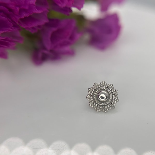 Sol simple de 6 mm de Foes Jewelry en oro blanco de 14 quilates, 1,2 mm y 16 g, ideal para hélice, caracola, lóbulo, plano, fosa nasal, medusa y más.