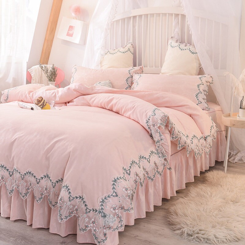 white frilly duvet set