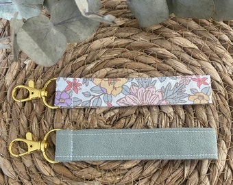 Customizable keychain
