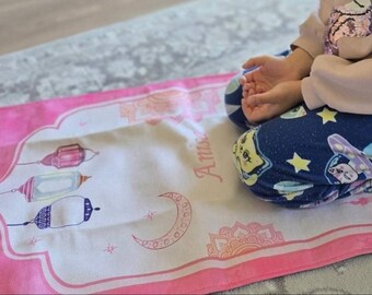 Personalised Kids Prayer Mat – Mini Muslim Sajada for Children | Ramadan Eid Gift | Islamic Prayer Rug Boys Girls | Musallah Janamaz