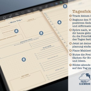 K&ouml;nnte beinhalten: Ein beiger Planer mit einem Tagesplan und einem Abschnitt f&uuml;r t&auml;gliche Affirmationen. Der Planer hat eine blaue und wei&szlig;e Wolkengrafik mit dem Text "FILES from ELSEWHERE" unten.