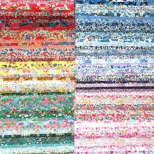 Könnte beinhalten: Eine Sammlung von Stoffstreifen, die in einem Raster angeordnet sind und eine Vielzahl von Blumen- und Pflanzenmustern in leuchtenden Farben wie Rot, Gelb, Grün, Blau und Pink aufweisen, mit komplexen, kleinteiligen Drucken auf der Oberfläche.