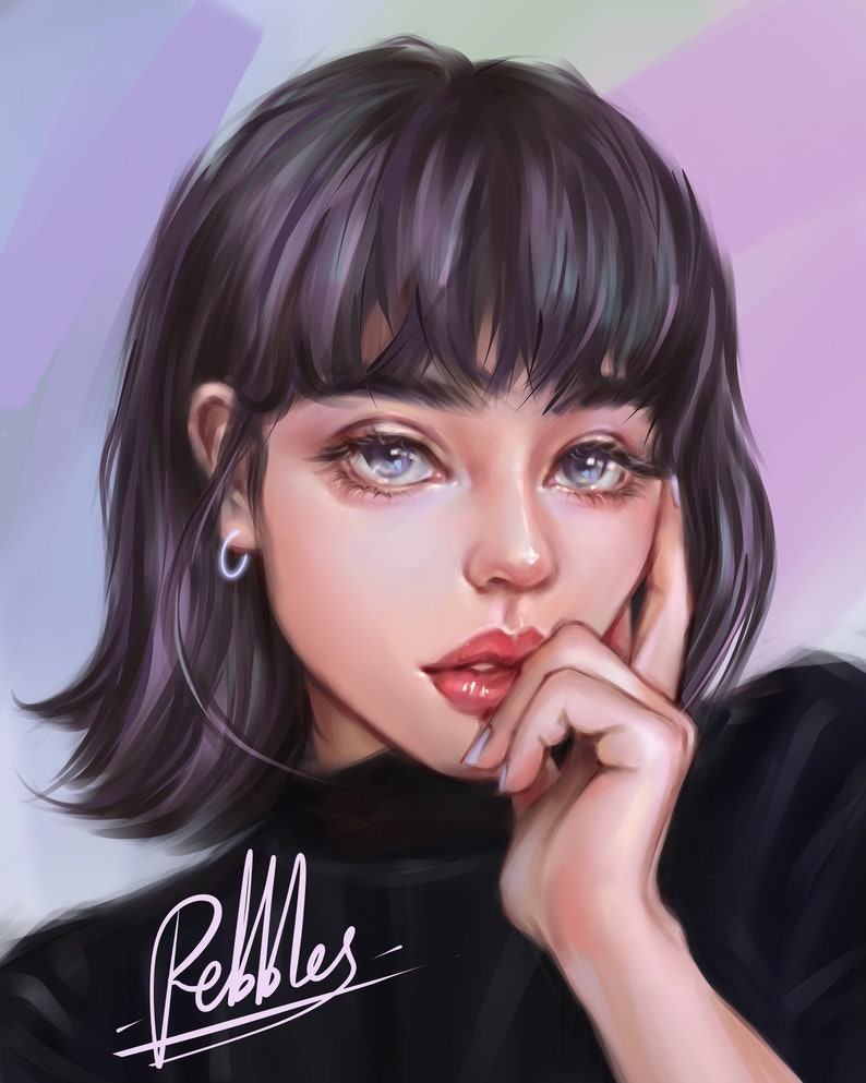 Puede incluir: Una pintura digital de una mujer con el pelo corto y oscuro y ojos azules. Lleva un jersey negro de cuello alto y tiene una mano apoyada en la barbilla. La firma del artista, "Pebbles", es visible en la esquina inferior izquierda.