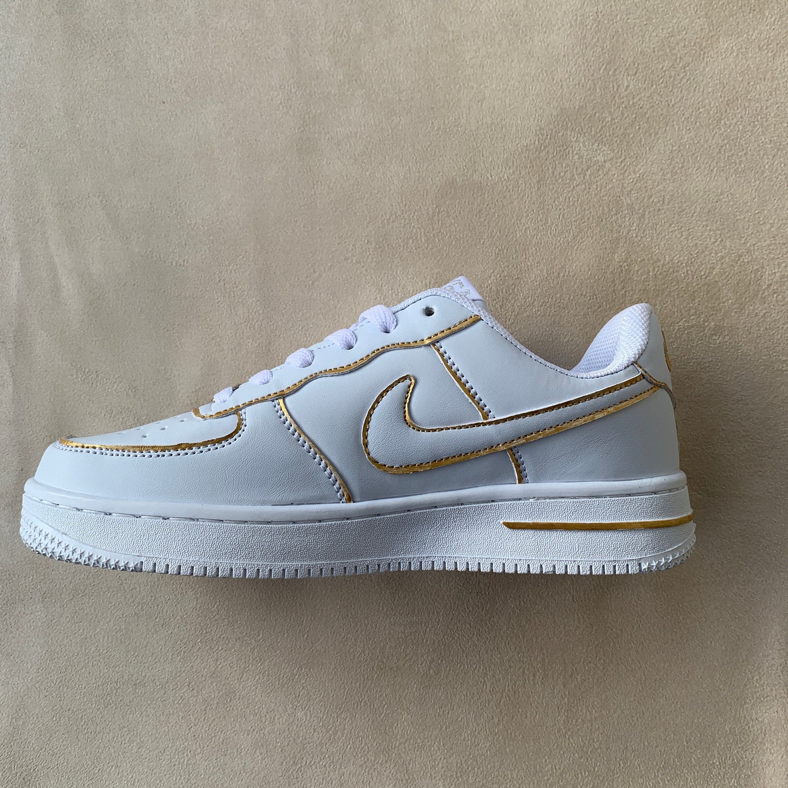 air force 1 gold crest