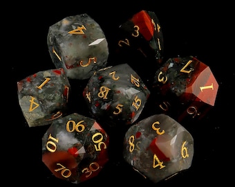 Naturalny zestaw krwawych kamieni wieloaspektowy zestaw kości DnD | Prezent z naturalnego kamienia | Grawerowane dla Dungeons and Dragons, RPG Game MTG Game| Zestaw kości