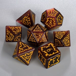Mulberry Cat&#39;s Eye Stone DnD Dice Set With Thorn Symbol Engraved Gemstone Dungeons and Dragons Tabletop Gaming RPG Role Polyhedra Gming Dice