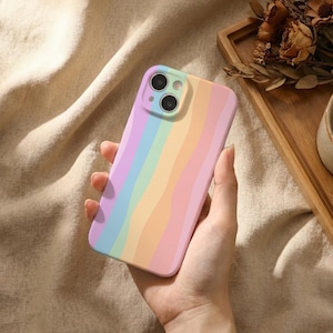 Funda para iPhone brillante y suave con diseño de rayas arcoíris inspiradas en neón, funda estética para iPhone, funda de estilo minimalista, funda bonita para el día a día.