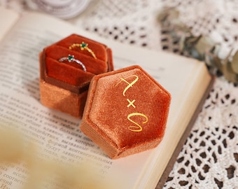 Benutzerdefinierte Verlobungsring Box, Hexagon Samt Ring Box, Monogramm Ring Box, Ring Box für Hochzeit, Double Slot, personalisierte Ring Box, Geburtstagsgeschenk