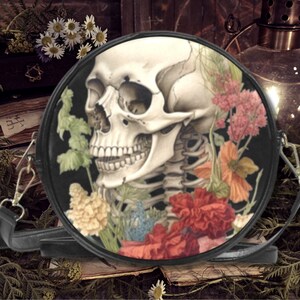 Bolso de mano gótico con diseño de calavera botánica para mujer, bolso redondo con esqueleto de Dark Academia, regalo de witchcore con calavera, bolso de mano con calavera floral negra, regalo gótico