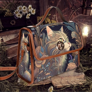 Sac à main witchy Satchel Mystic Cat, sac pour chat cottagecore, sac gothique, sac à bandoulière en cuir végétalien marron noir, cadeau chat gris, milieu universitaire sombre