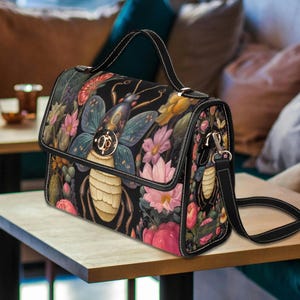 Bolso tipo cartera de lona retro con diseño botánico de abejas, bolso cruzado de estilo cottagecore oscuro, bolso bohemio, bolso con correa de cuero vegano, bolso de regalo con diseño de abeja