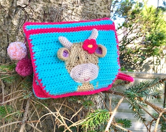 Little Girl Crossbody Purse Crochet Pattern, Cute Highland Cow shoulder bag