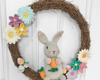 Patrón de crochet para corona de conejito de Pascua: decoración de puerta con flores de primavera (patrón PDF)
