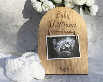 Personalised Pregnancy Announcement Sign | Wooden Due Date Plaque l Engraved Baby Scan Frame | Social Media Photo Prop Disc | Pregnancy Gift