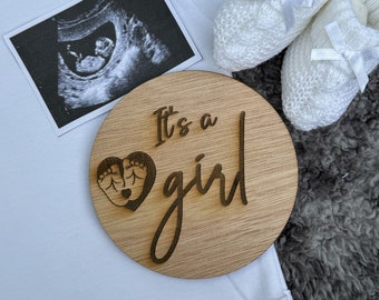 faire-part bébé en bois C'est une fille/un garçon | Disque/plaque pour accessoire photo Milestone | | Support plat pour médias sociaux | Cadeau baby shower