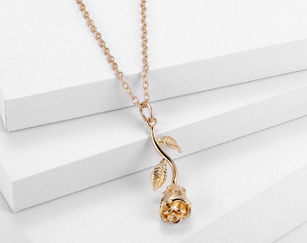 Flower Disc necklace Gold Vintage Necklace Gold Pendant Necklace Rose Necklace Dainty Rose Pendant Gold Rose Necklace