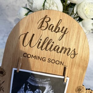 Personalised Pregnancy Announcement Sign Wooden Due Date Plaque l Engraved Baby Scan Frame Social Media Photo Prop Disc Pregnancy Gift image 2