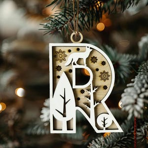 Adorno navideño de madera personalizado con alfabeto, decoración de árbol de Navidad con iniciales personalizadas, decoraciones navideñas rústicas de granja