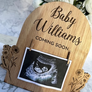 Personalised Pregnancy Announcement Sign Wooden Due Date Plaque l Engraved Baby Scan Frame Social Media Photo Prop Disc Pregnancy Gift image 3