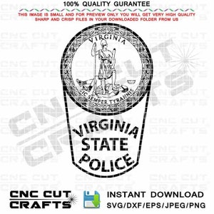 Könnte beinhalten: Schwarzweißes Vektor-Grafik des Emblems der Virginia State Police. Das Emblem zeigt das Staatssiegel von Virginia, das eine Frau darstellt, die auf einem Mann steht, mit den Worten "Sic Semper Tyrannis" auf einem Banner darunter. Die Worte "Virginia State Police" sind in fetter Schrift unter dem Siegel geschrieben.