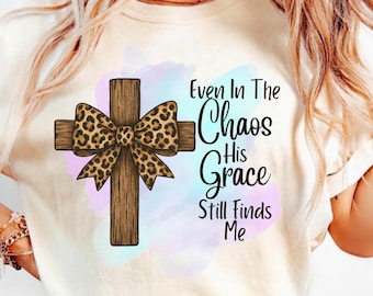Su Gracia me Encuentra PNG, Diseño Cristiano de Pascua con Flores Silvestres, Camiseta con Cruz de Jesús a la Moda PNG, Sublimación Religiosa de Primavera, Lazo de Leopardo