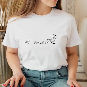 Duck Family T-Shirt/Duck Family/Duck Mom Shirt/Baby Ducks Shirt/Duckling Shirt/Minimalist/Unisex