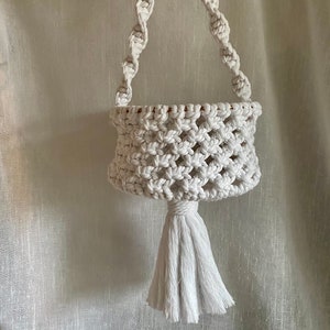 Macrame basket, flower girl basket, boho wedding accessory, plant holder, Easter Basket image 6