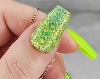 Shake Your Palm Palm- green glitter dip powder, neon glitter dip powder, neon glitter nail dip, green glitter nail dip, nail dip powder