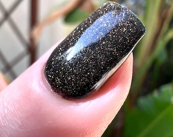 CAVIAR- black dip powder, bronze shimmer, diy nails, fall nails, NYE, black