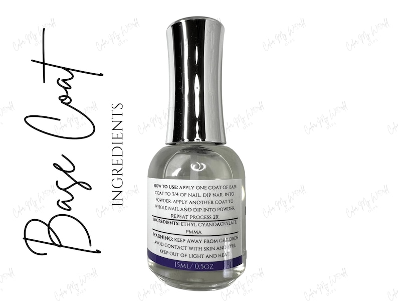K&ouml;nnte beinhalten: Eine durchsichtige Glasflasche mit Base Coat f&uuml;r Dip-Powder-N&auml;gel. Die Flasche ist mit Gebrauchsanweisungen und Inhaltsstoffen beschriftet, darunter Ethylcyanoacrylat und PMMA. Die Flasche hat ein Fassungsverm&ouml;gen von 15 ml oder 0,5 oz.