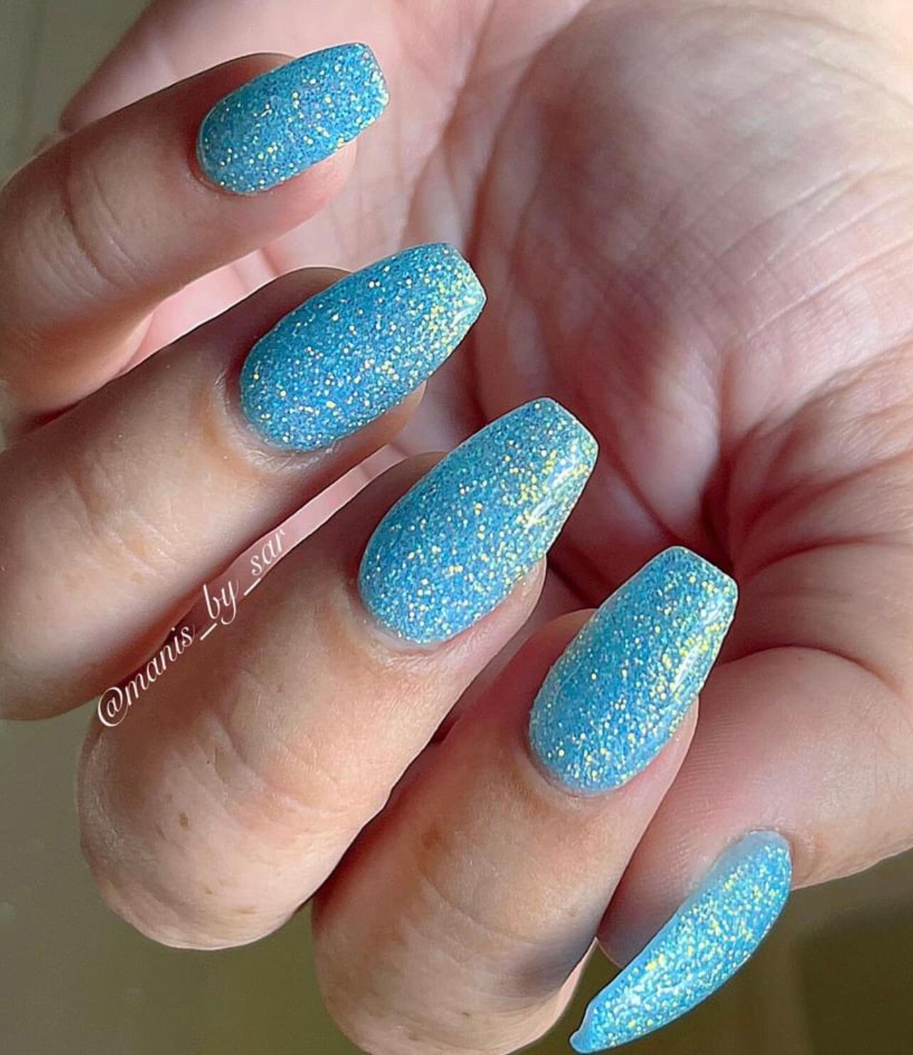 Cuccio Gold Glitzer Dip Powder – Hochpigmentiertes Tauchpulver Für Nageldip-System Mit IGE Und SM