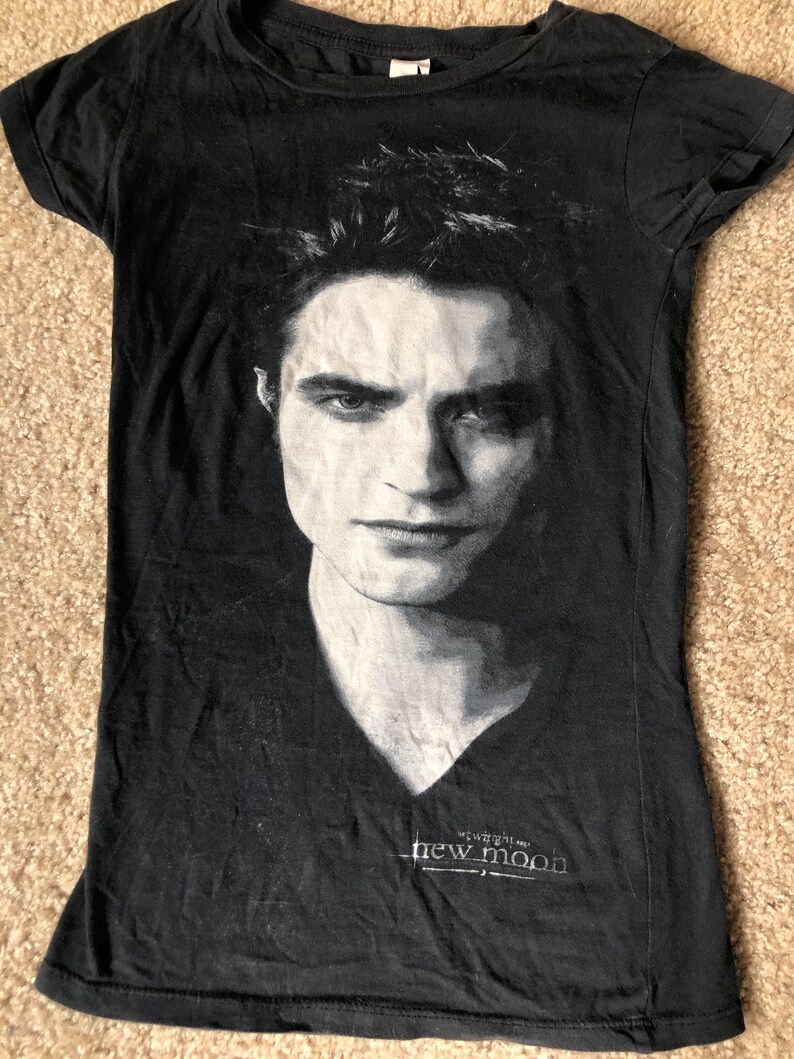 Twilight New Moon Edward Tee image 4