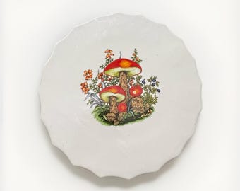 Pedestal de cerámica vintage para tartas con diseño botánico de hongos
