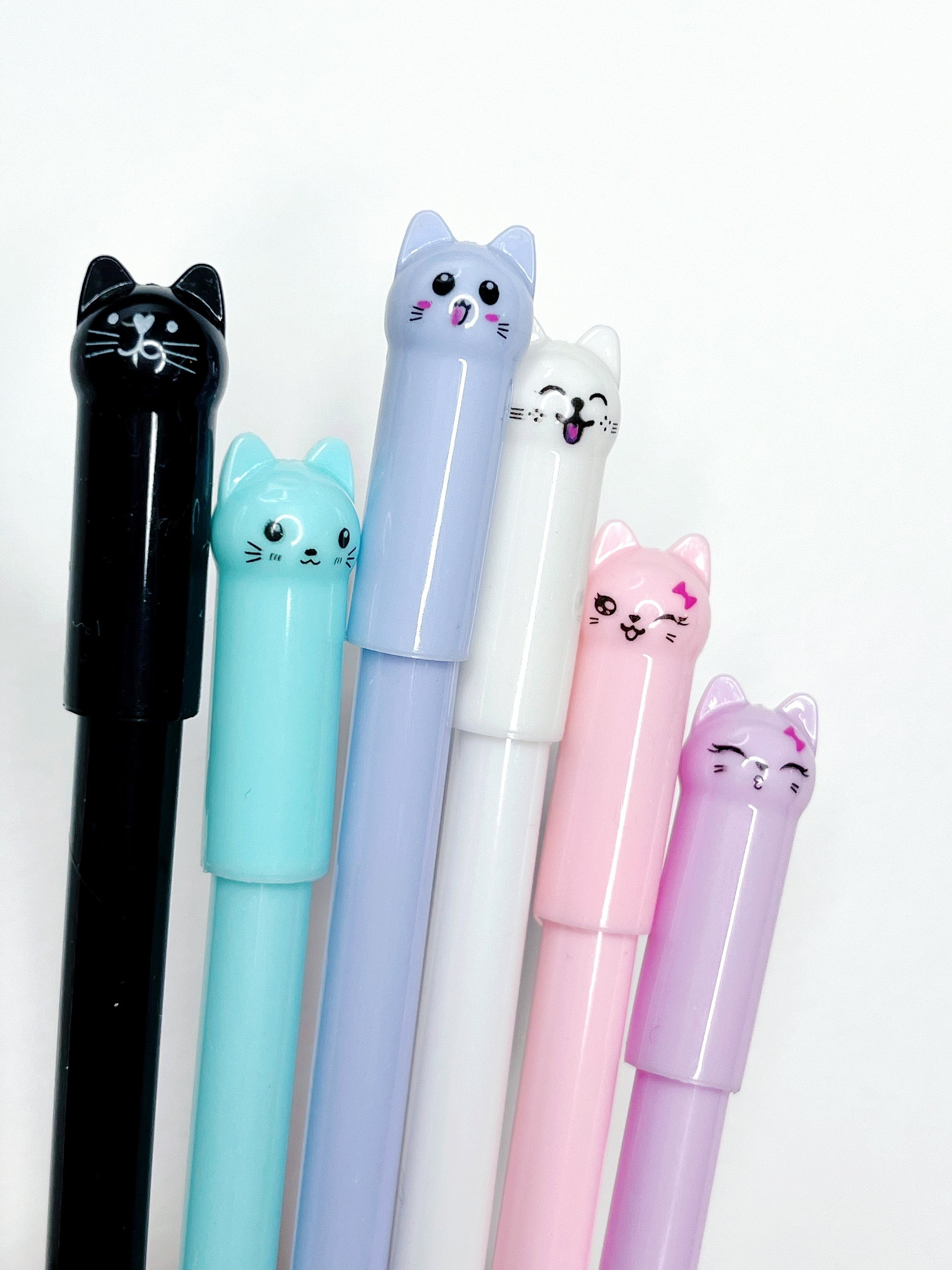 Joli dessin de chat avec stylo à bille · Creative Fabrica