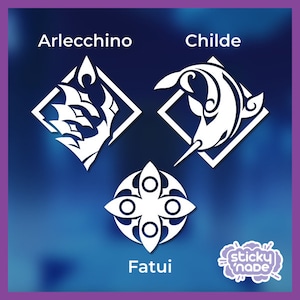 Può includere: Un design grafico bianco con tre simboli a forma di diamante. Il simbolo in alto a sinistra ha il testo "Arlecchino" sopra. Il simbolo in alto a destra ha il testo "Childe" sopra. Il simbolo in basso ha il testo "Fatui" sotto.