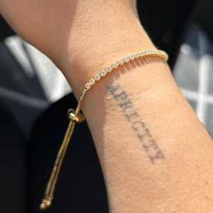 Justerbart armband med kubisk zirkonia i 18 karat guld