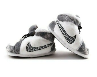 nike fluffy slippers
