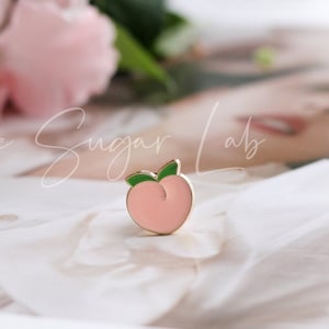 Épingle en émail pêche | Accessoires pêche mignons | Rose pastel | Épingle aux fruits | Cadeau pour les enfants