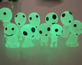 Glow In The Dark Car Dashboard Decorative Alien Figure Toy Funny Home Decoration