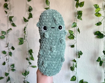 Chonky Pickle - crochet plushie - amigurumi