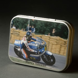 Legends of Racing Barry Sheene Lata con una selección de dulces